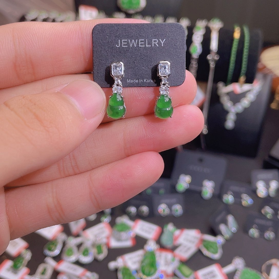 未镶嵌翡翠耳钉 