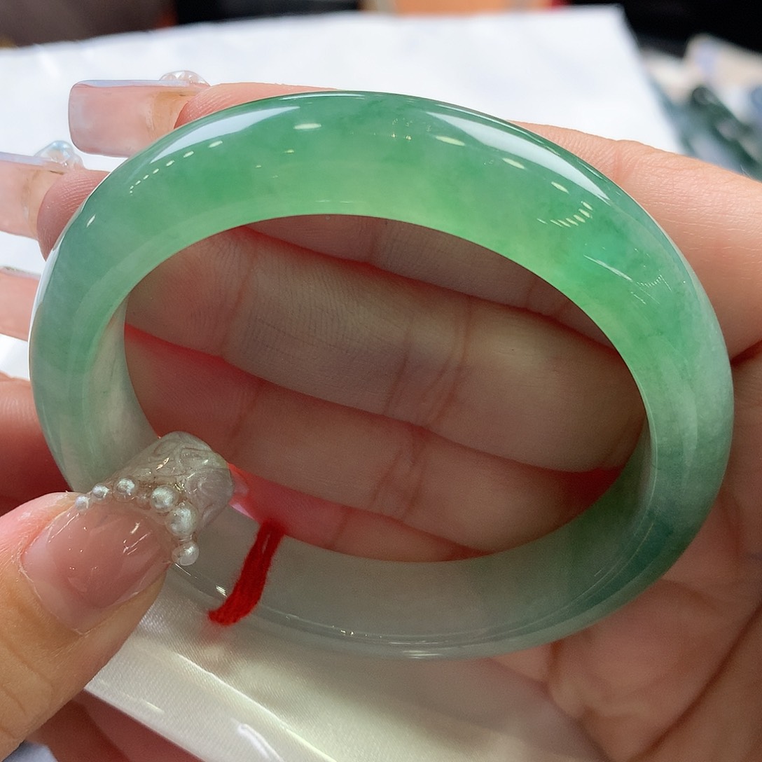 翡翠手镯未镶嵌51.6正圈