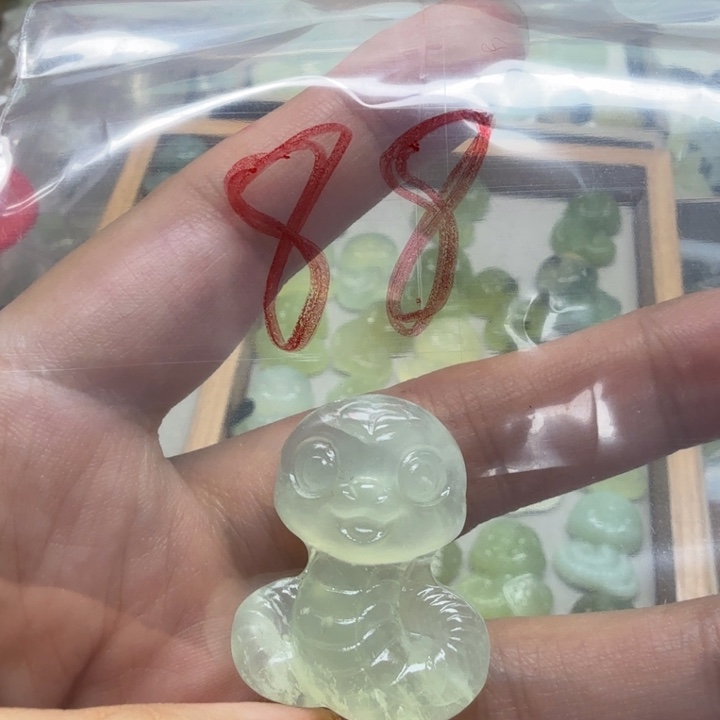 透闪石-蛇纹石玉挂坠未镶嵌