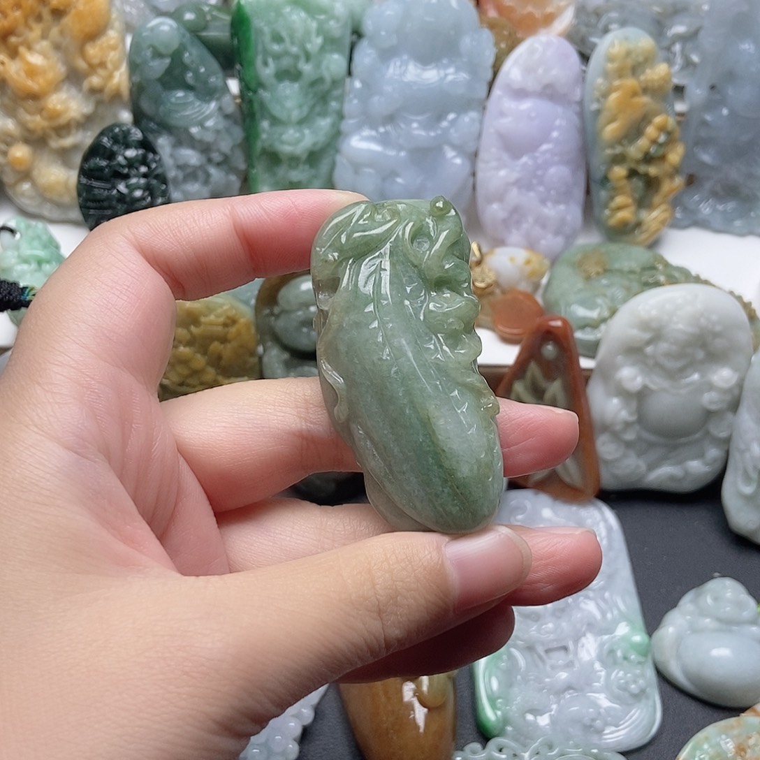 翡翠未镶嵌颈饰翡翠