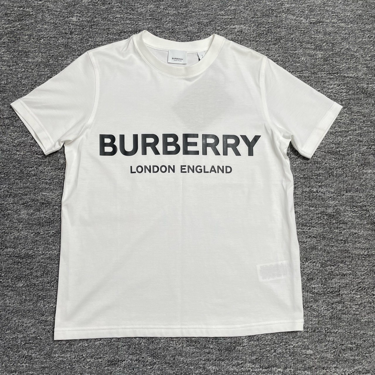 全新未使用 BURBERRY/博柏利 S码/胸前字母短袖/全新带吊/0111