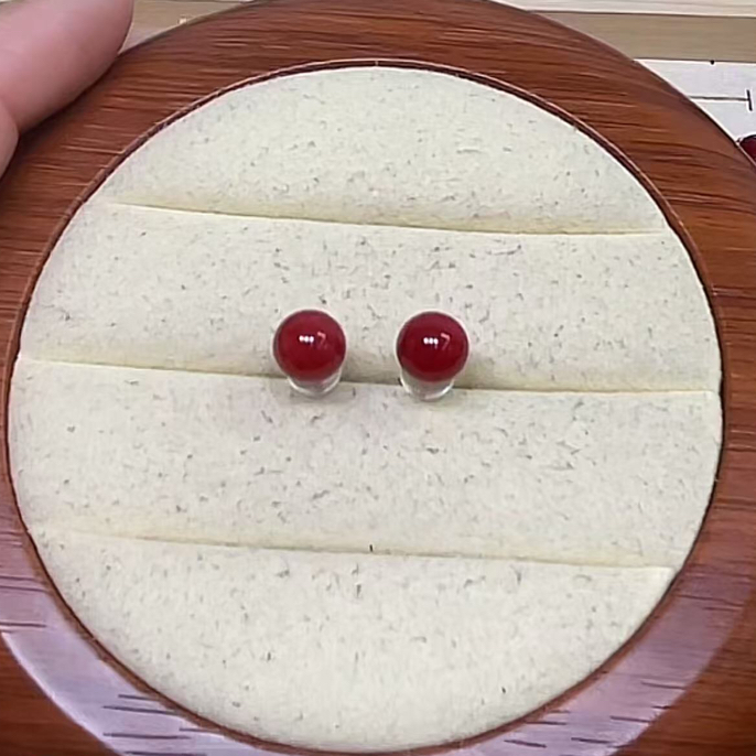 天然珊瑚精品牛血色耳钉
