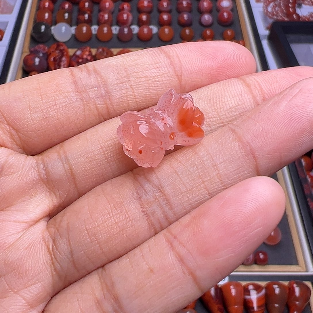 银***南红玛瑙未镶嵌珠宝奇石