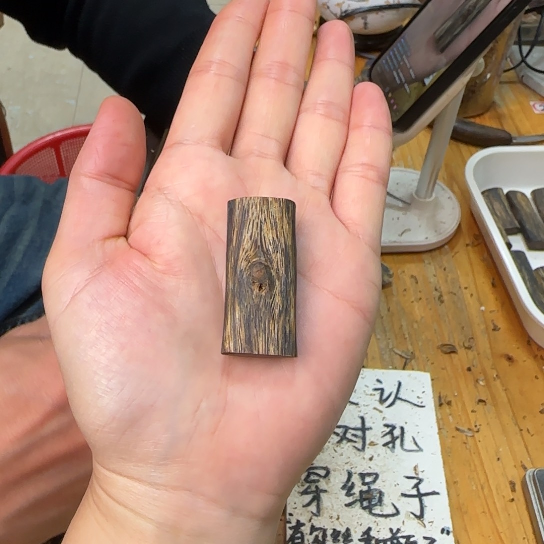 沉香吊坠素牌绿奇7.3克