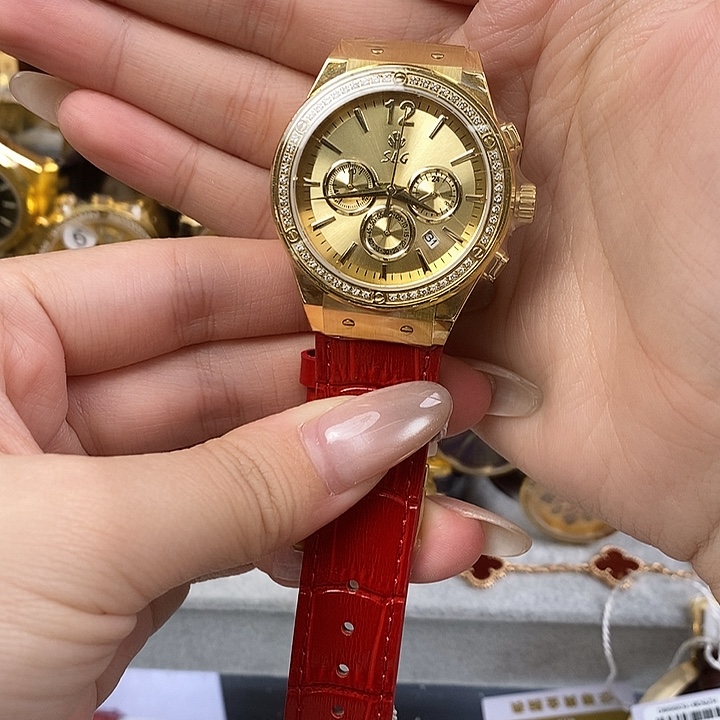 小牛皮锻造碳石英机芯女款黄金腕表36mm