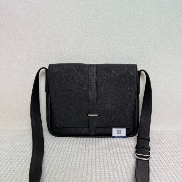 99新 Hermes/爱马仕 6353/男士时尚百搭黑色全皮荔枝纹邮差包