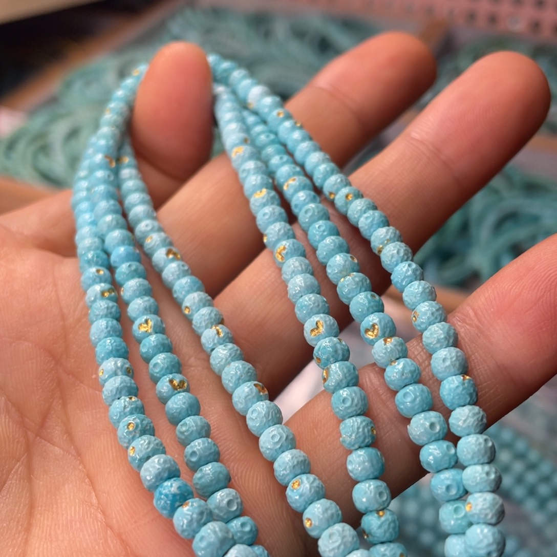 绿松石未镶嵌颈饰