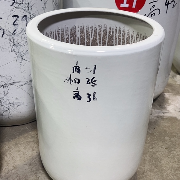 陶瓷花盆中号一个