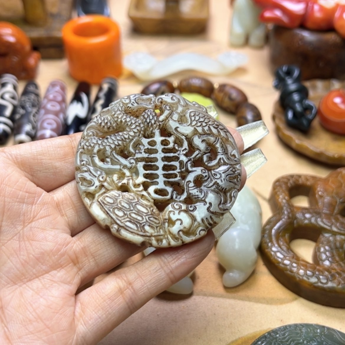 【闪购商品】蛇纹石玉颈饰未镶嵌