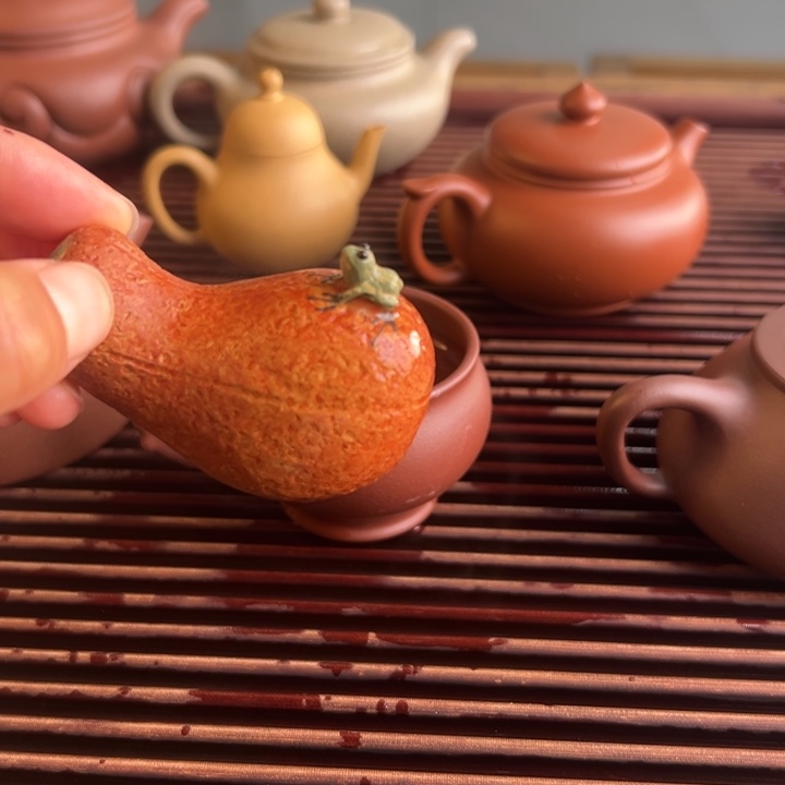 茶案紫砂南瓜茶宠。      