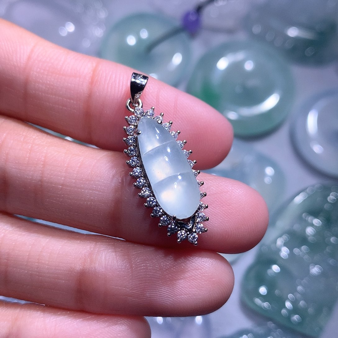 【闪购商品】翡翠颈饰银S925镶嵌豆