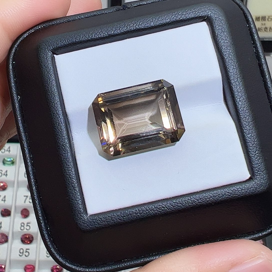 珠宝半成品未镶嵌烟晶14.08克拉，特价