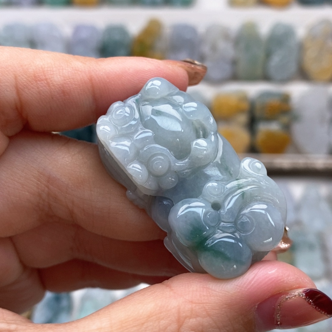 翡翠吊坠(赠链)未镶嵌