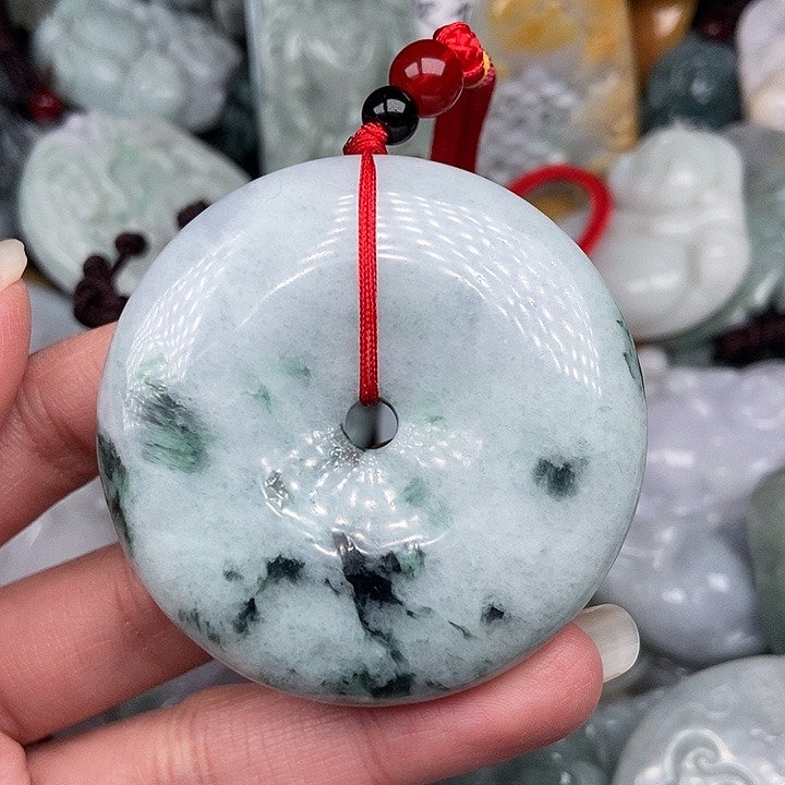 颈饰未镶嵌翡翠爱****?翡翠