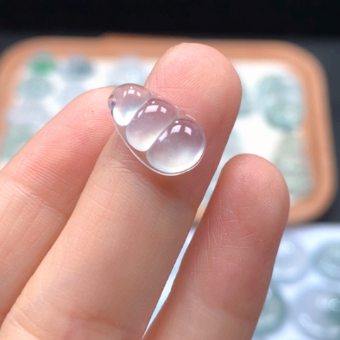 翡翠颈饰未镶嵌冰种小福豆