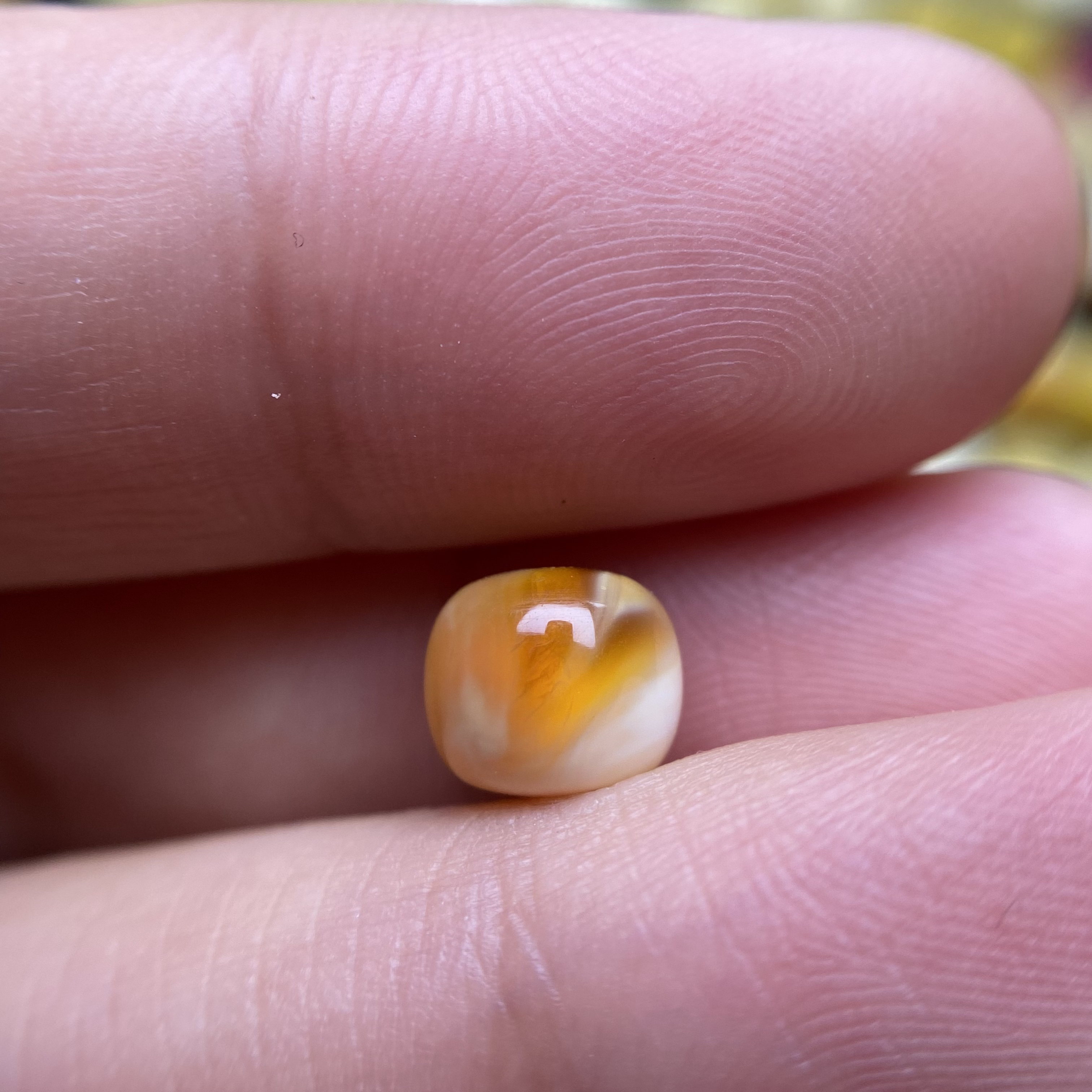 蜜蜡彩沁特色老型配饰7.6×6.6mm，整体挺好看无优化保天然