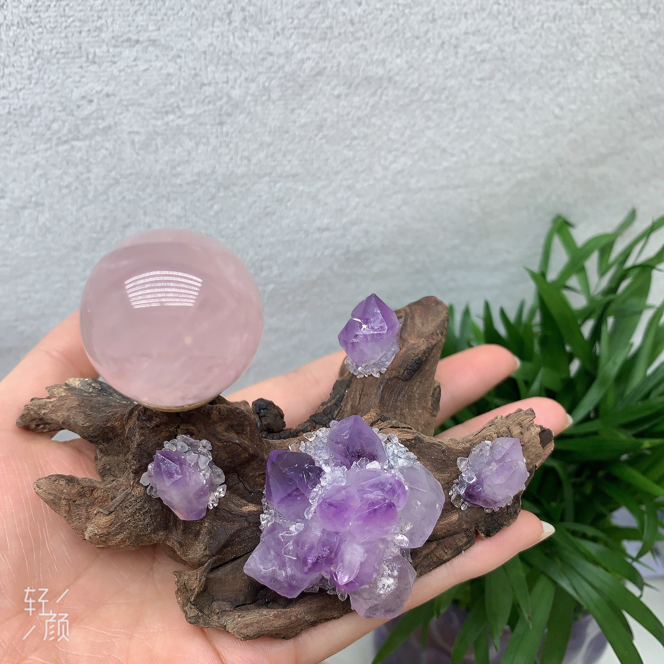 天然粉水晶球加创意随行底座