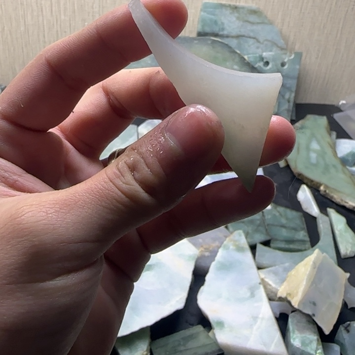老***独翡翠未镶嵌颈饰纯天然缅甸翡翠