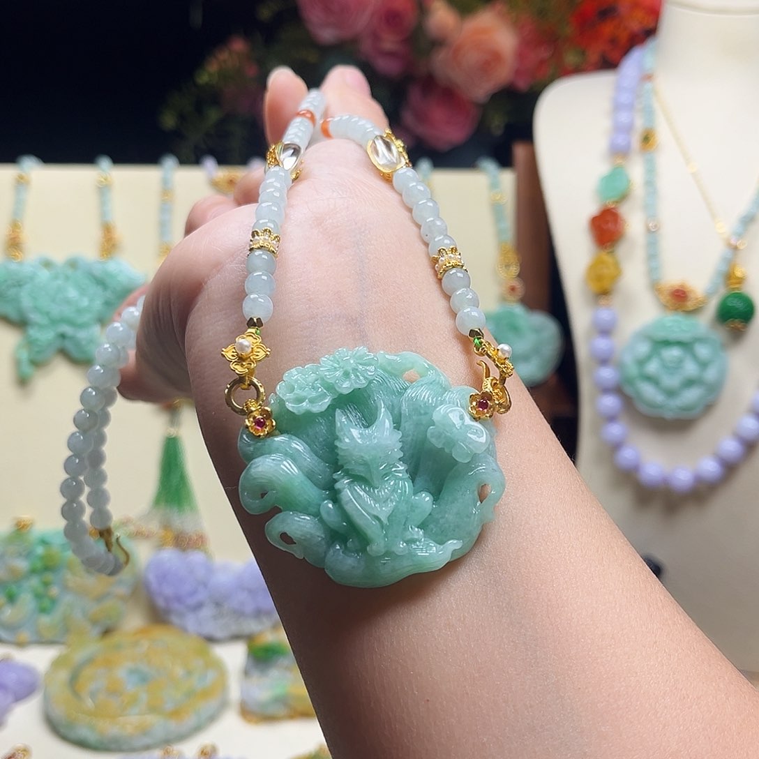 翡翠颈饰未镶嵌九尾