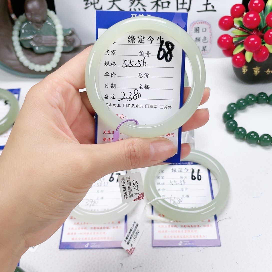 和田玉手镯未镶嵌