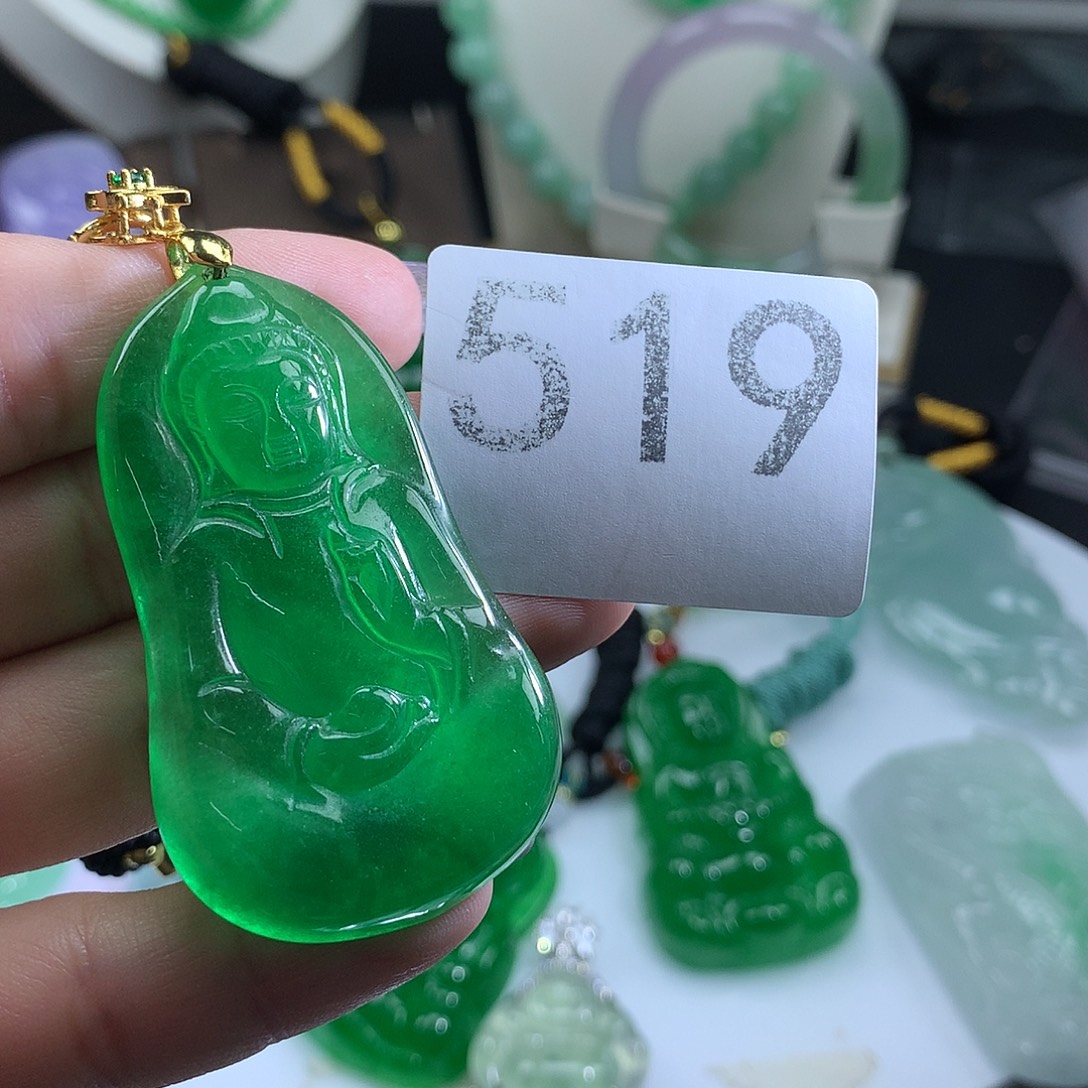 翡翠未镶嵌吊坠(赠链)