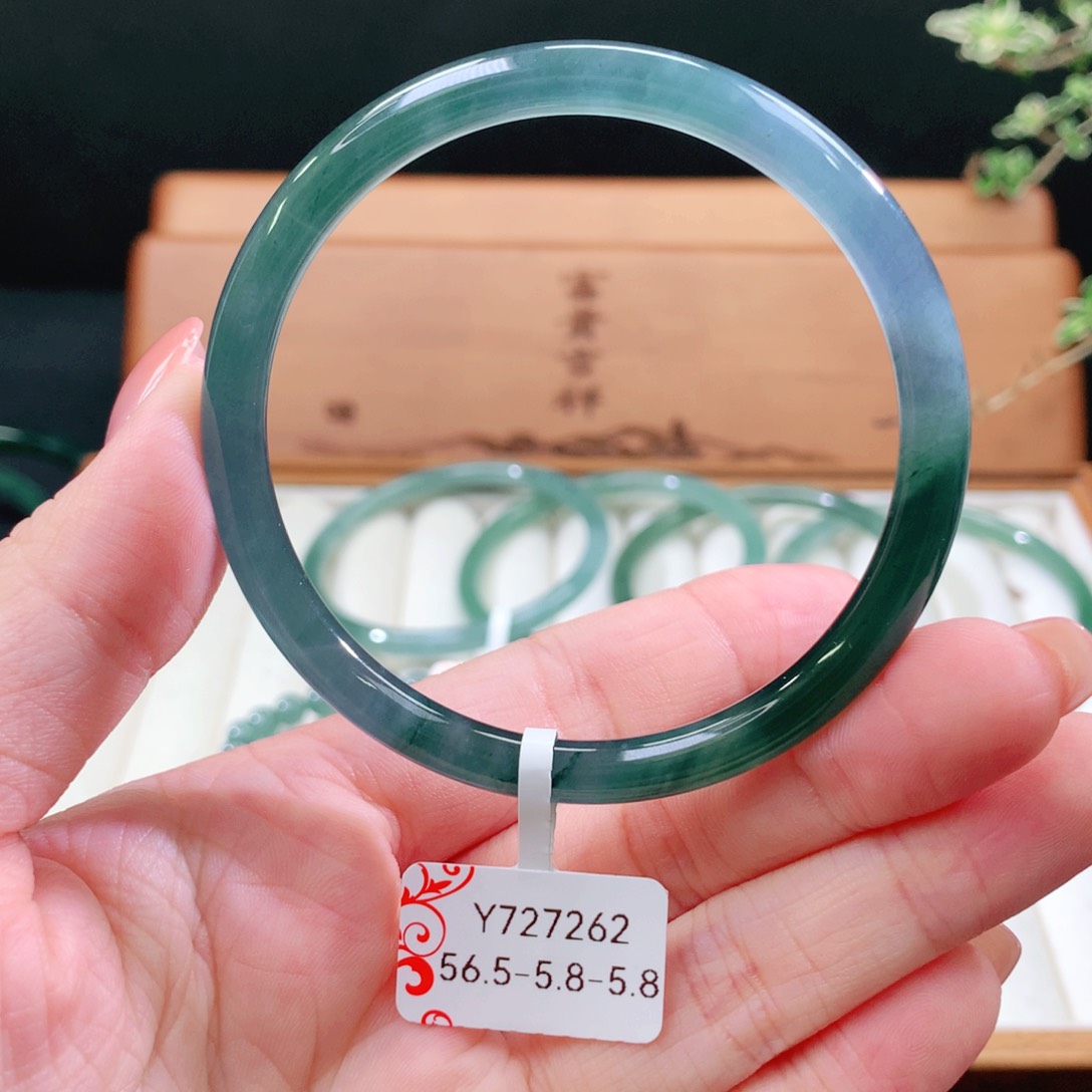 翡翠手镯未镶嵌天然