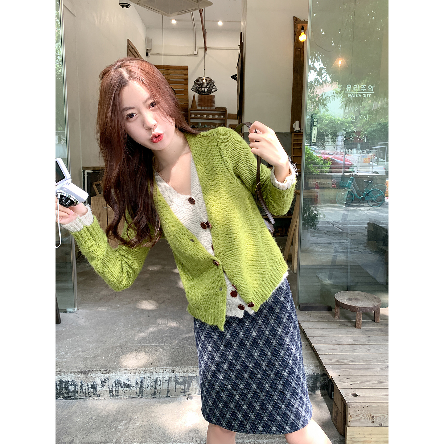 曾小咸 韩系撞色绿色v领假两件毛衣开衫ZA54MZJ1810