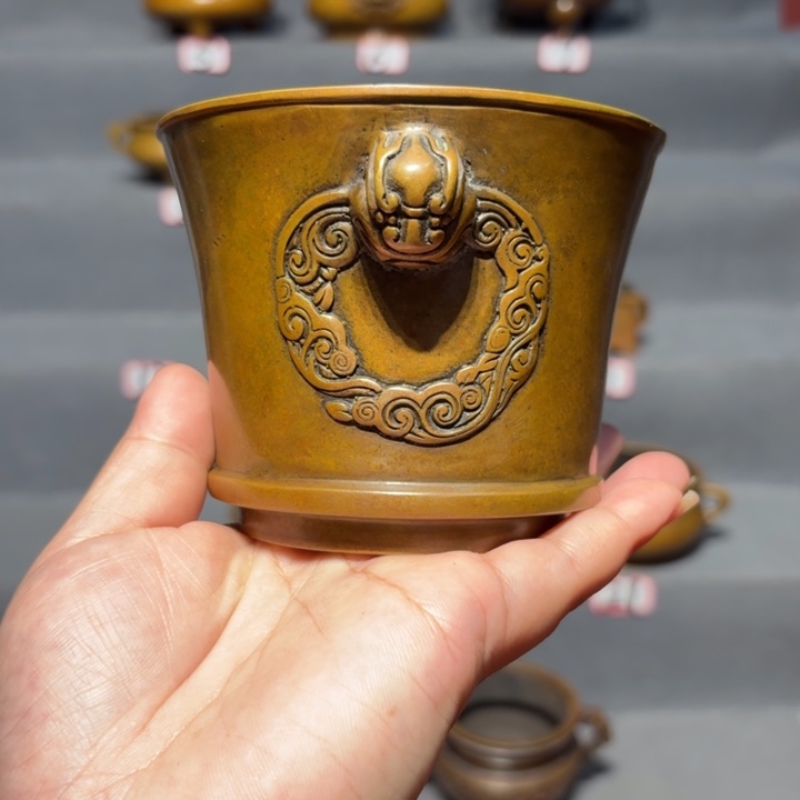 熊***意铜香炉……………………………………