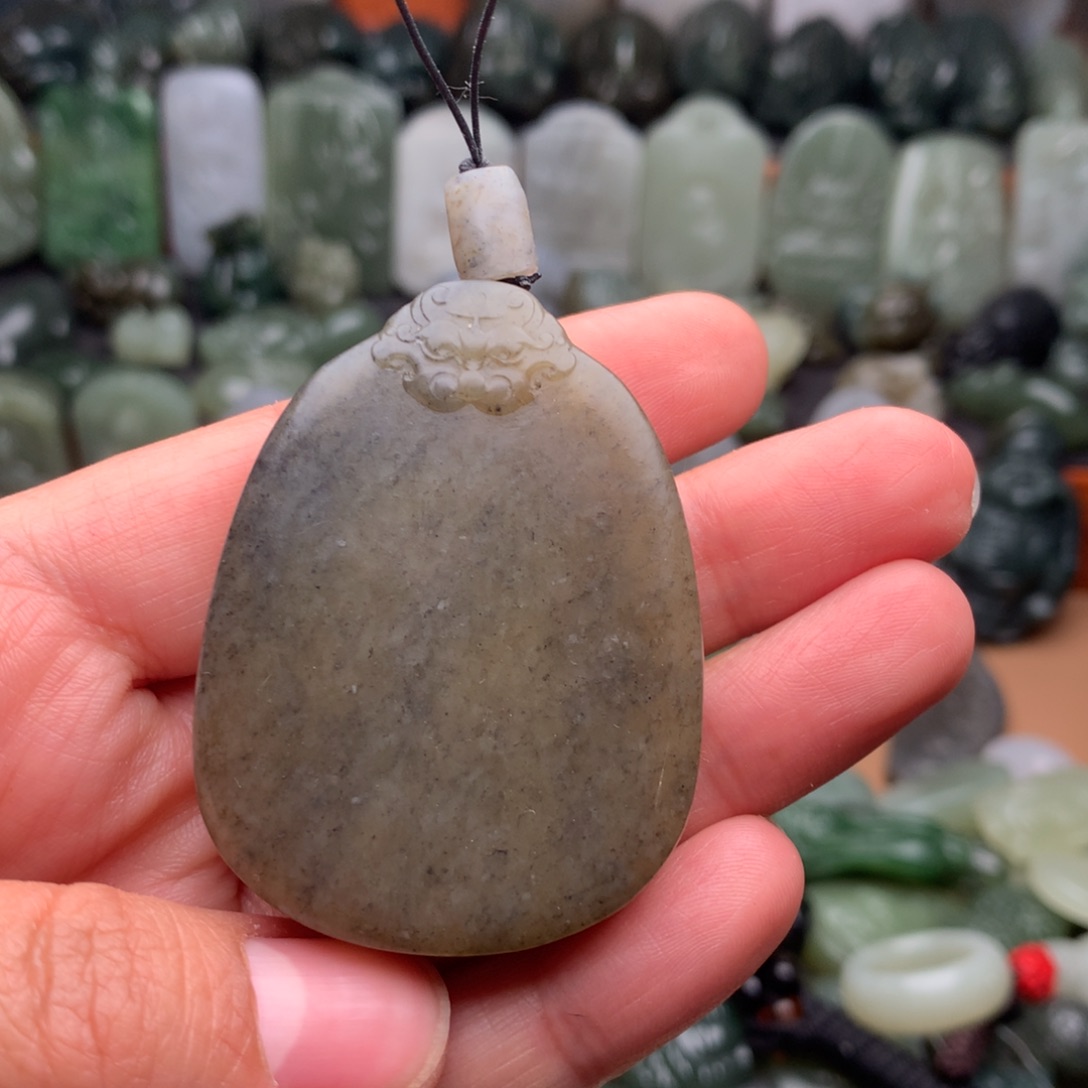 和田玉未镶嵌颈饰挂件46