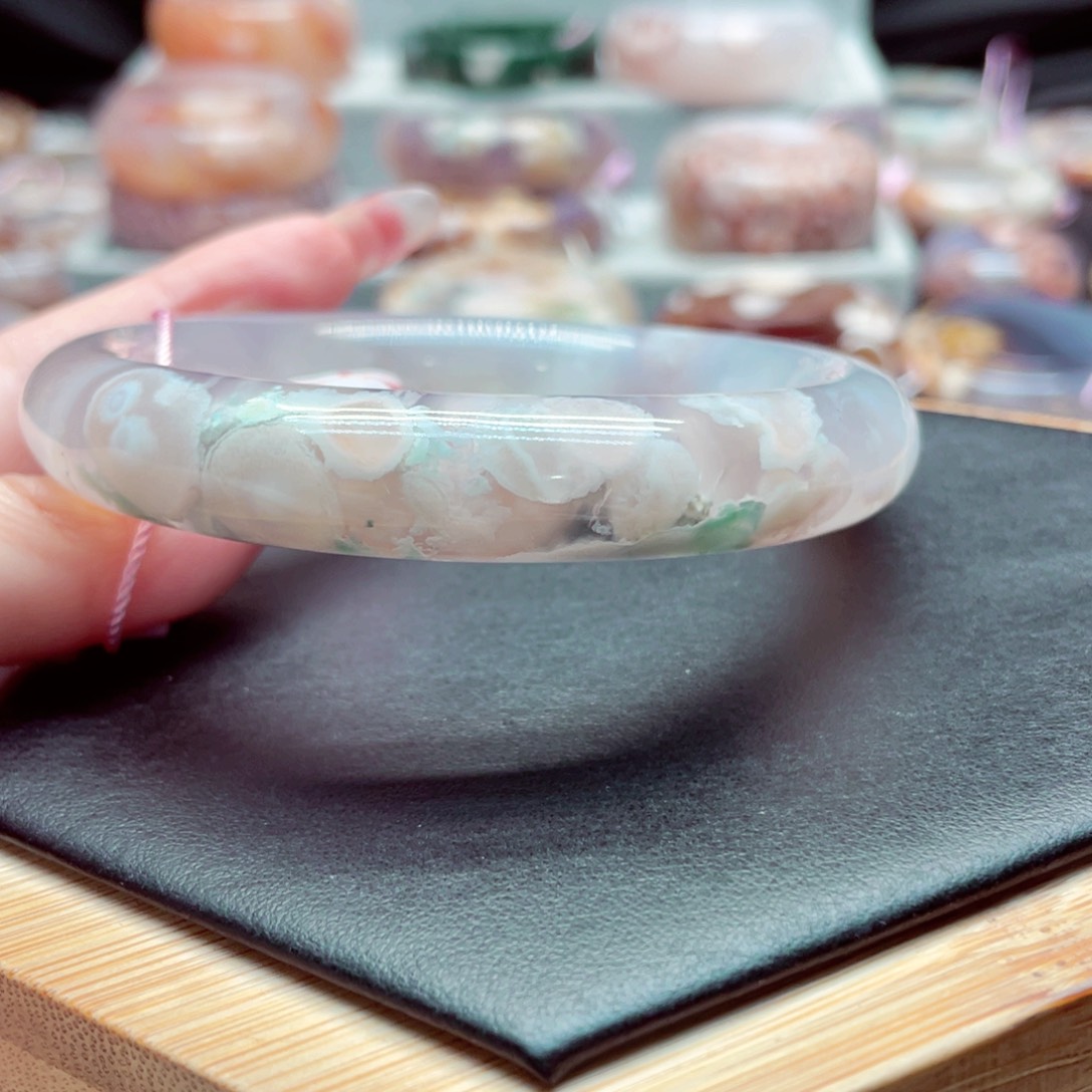 玛瑙/玉髓手镯未镶嵌B****E3