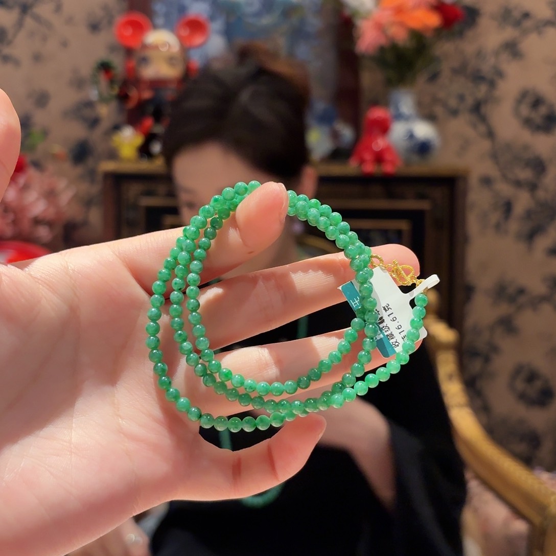 翡翠颈饰未镶嵌颈饰