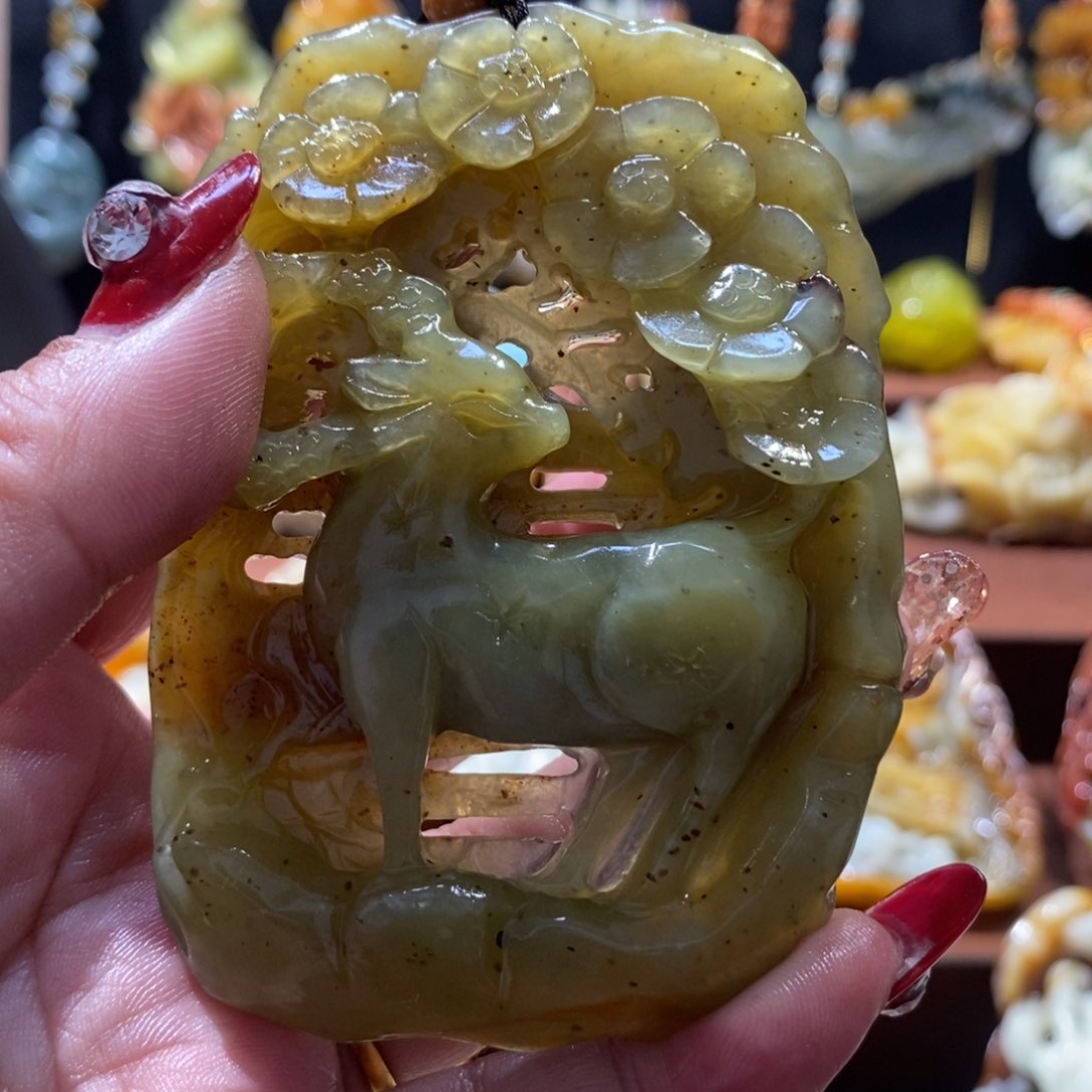 蛇纹石玉颈饰未镶嵌