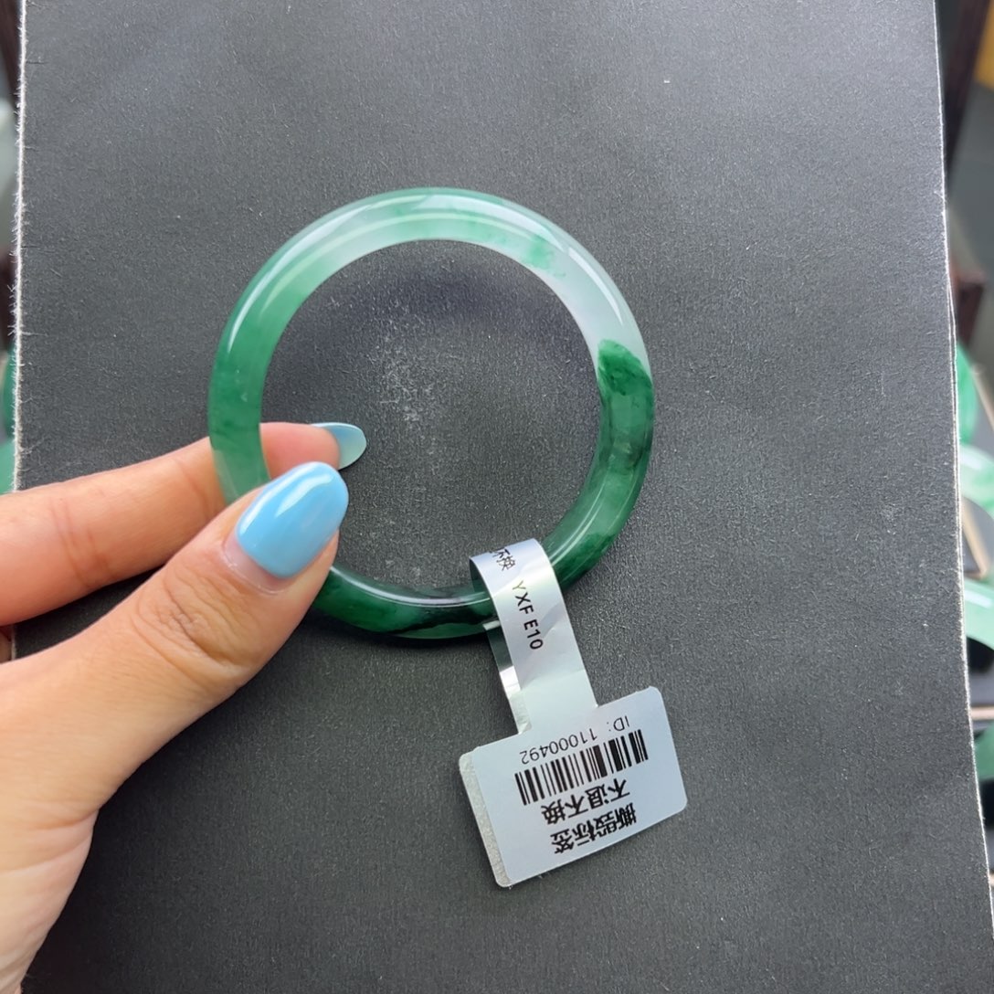 石英质玉未镶嵌手镯+周周51.5