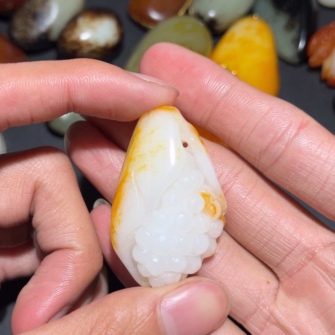 和田玉未镶嵌珠宝奇石