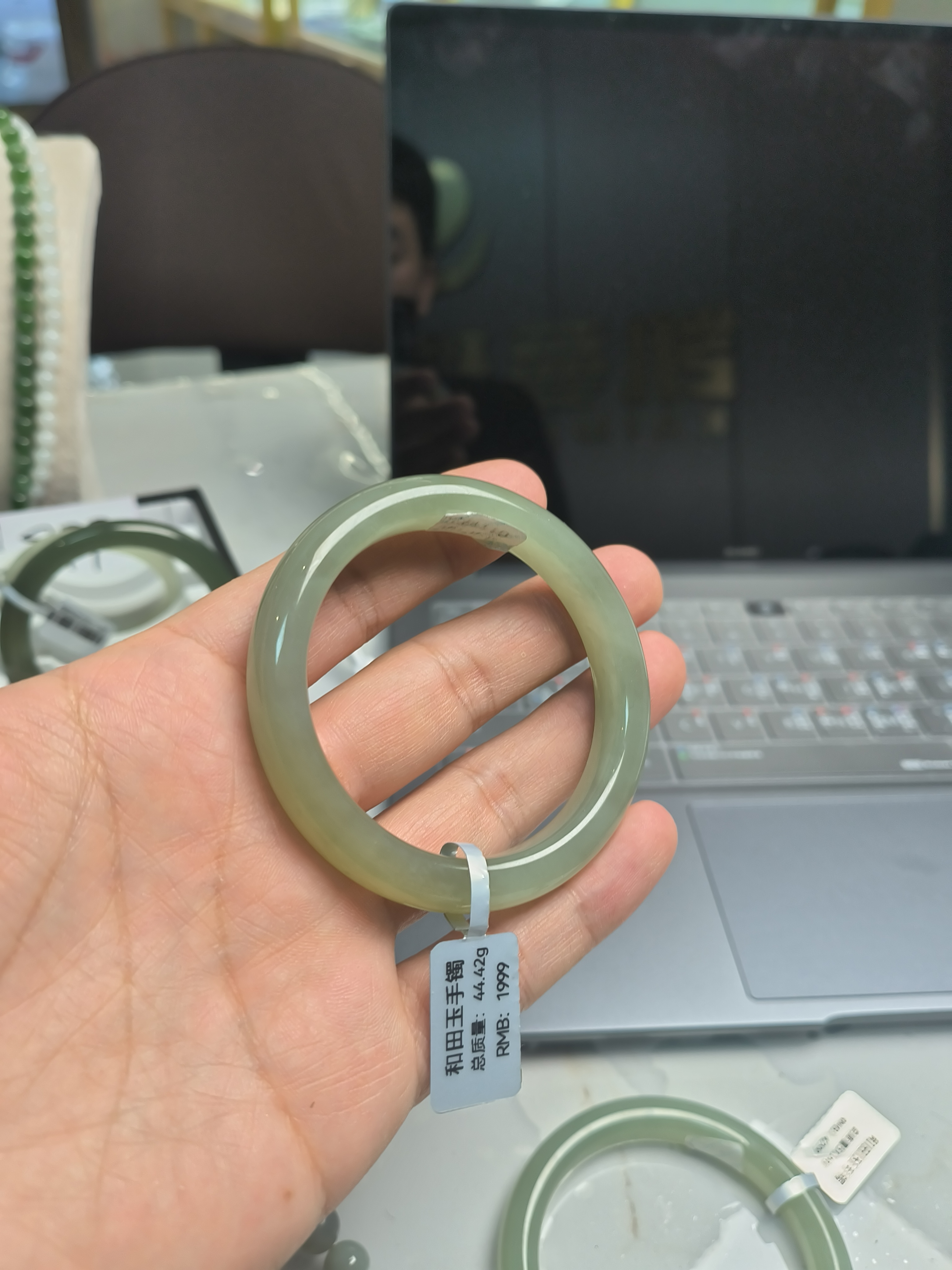 和田玉手镯无镶嵌