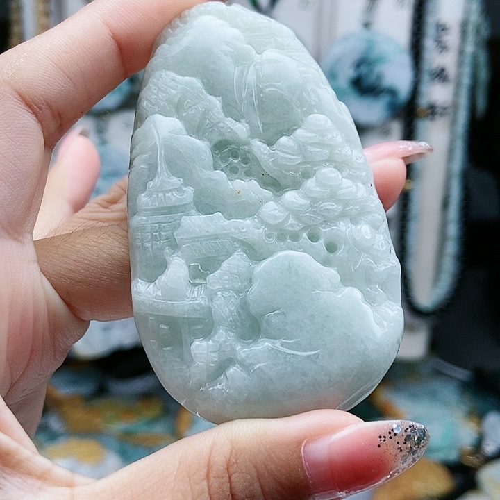 颈饰足铂镶嵌翡翠翡翠