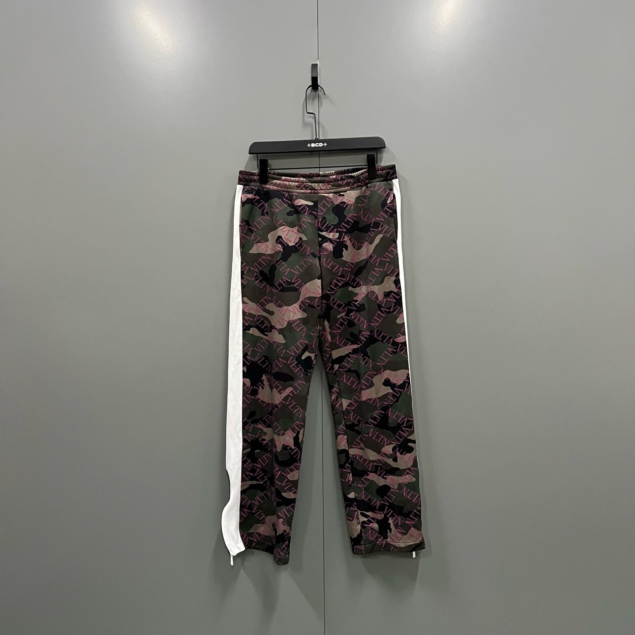 95新 Valentino/华伦天奴 （bb） 迷彩满印logo长裤 M码