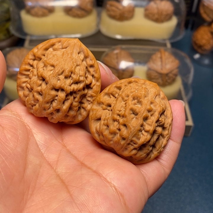 【闪购商品】文玩核桃把件金公子