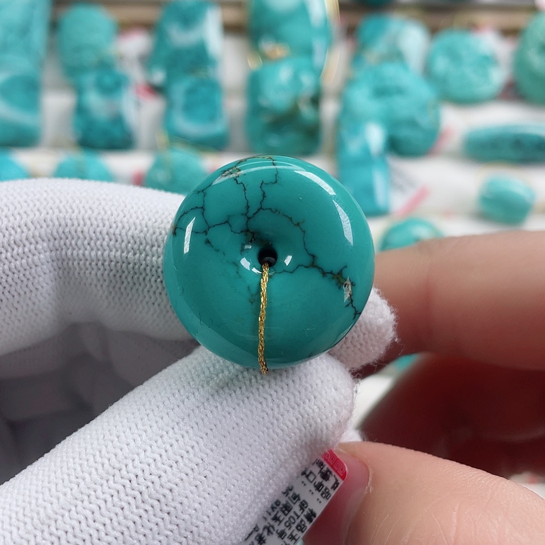 绿松石颈饰未镶嵌