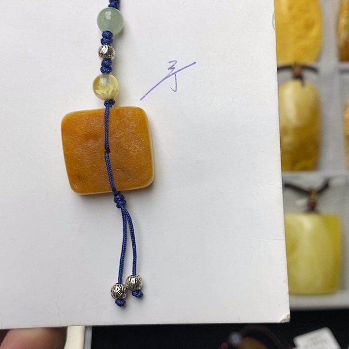 未镶嵌琥珀珠宝奇石