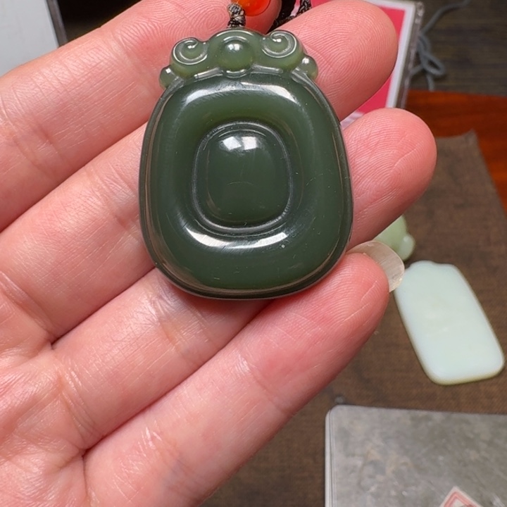 和田玉颈饰未镶嵌苏*浅