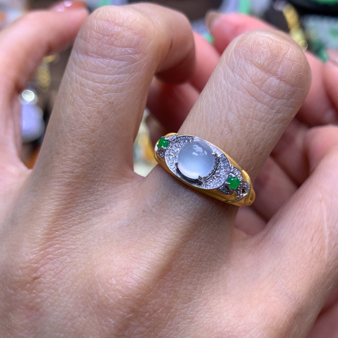 翡翠18K金镶嵌颈饰