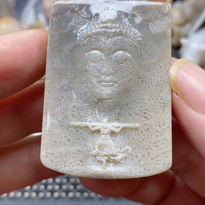 石英质玉颈饰未镶嵌