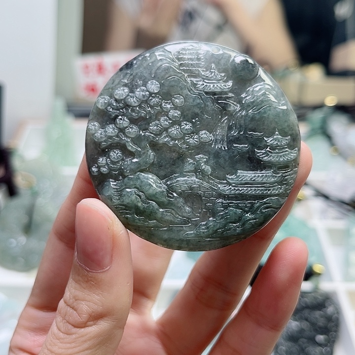 翡翠颈饰未镶嵌翡翠