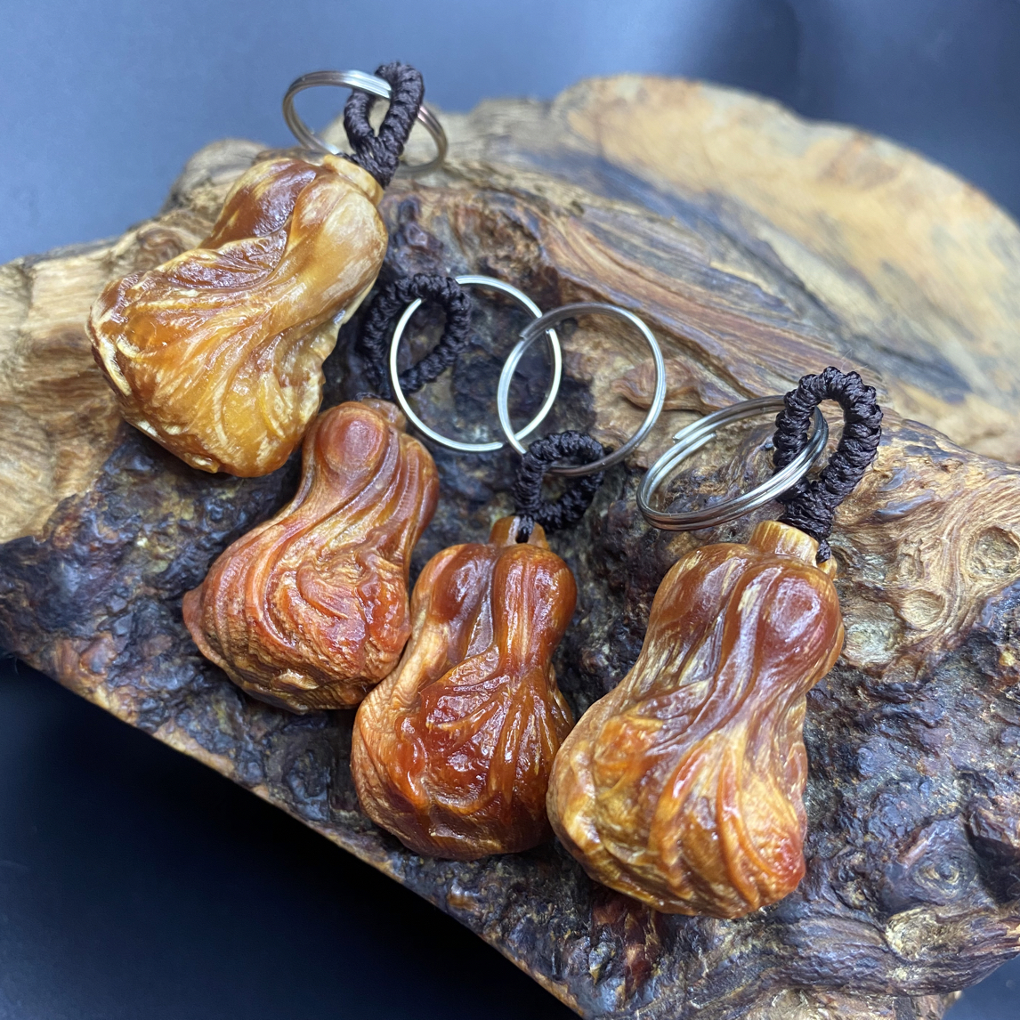 长白山木高油明丁老料雕刻白菜百财如意把件钥匙扣