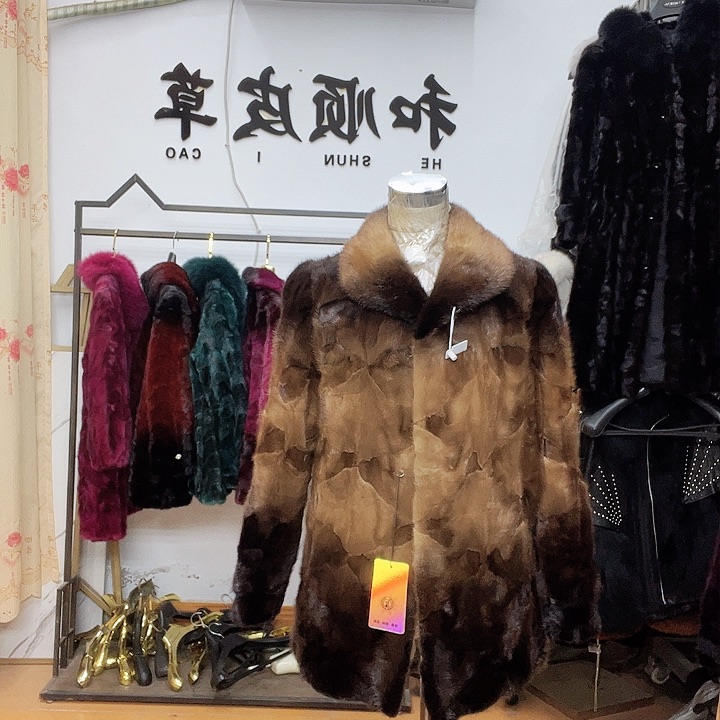 商场断码拼貂衣服