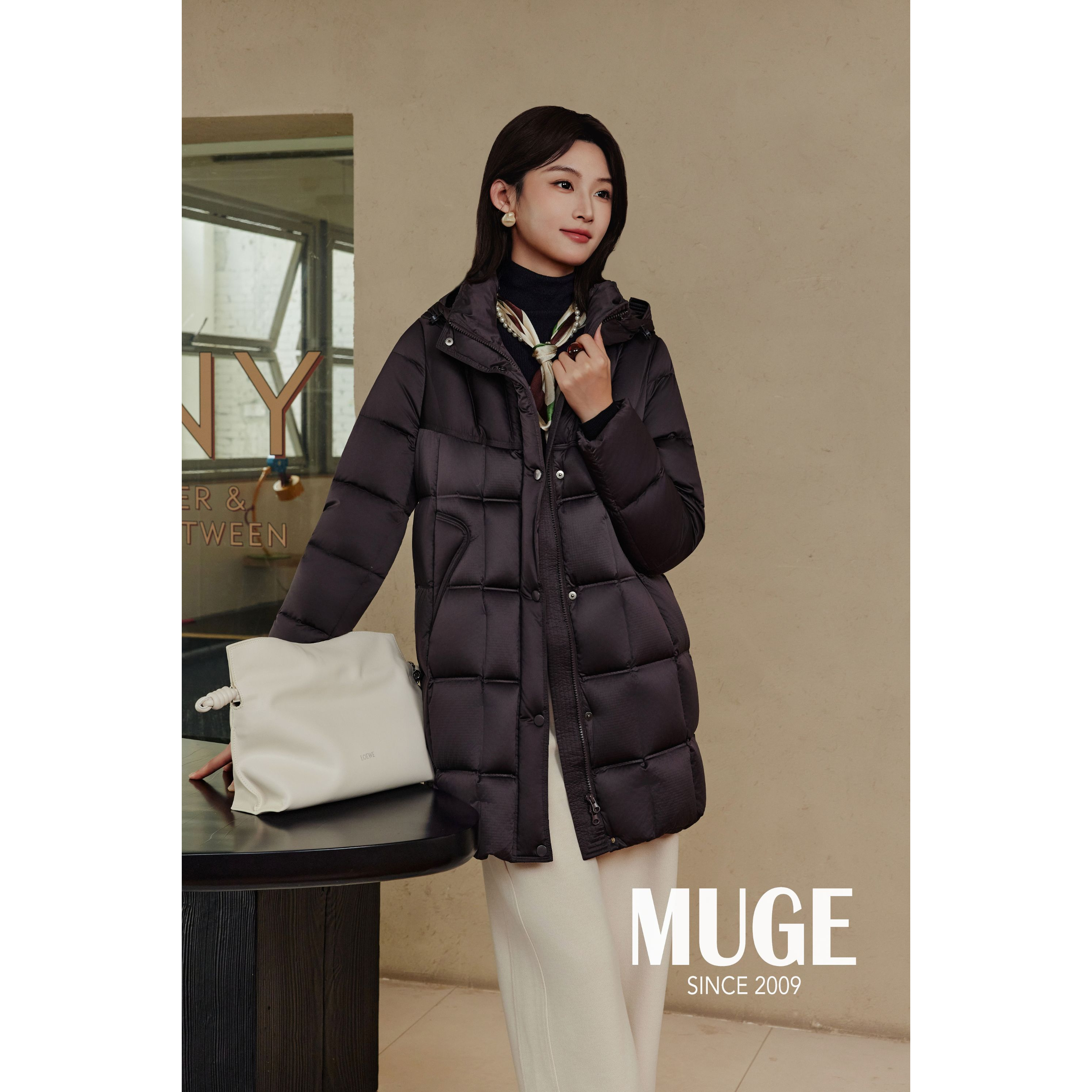 慕歌MUGE/2025新冬季厚款防风女士保暖时尚羽绒