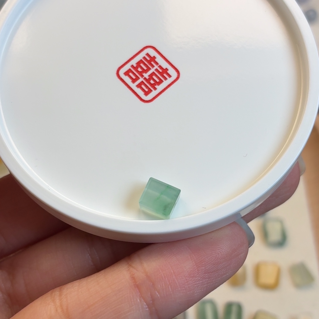 翡翠散珠晴底小方块