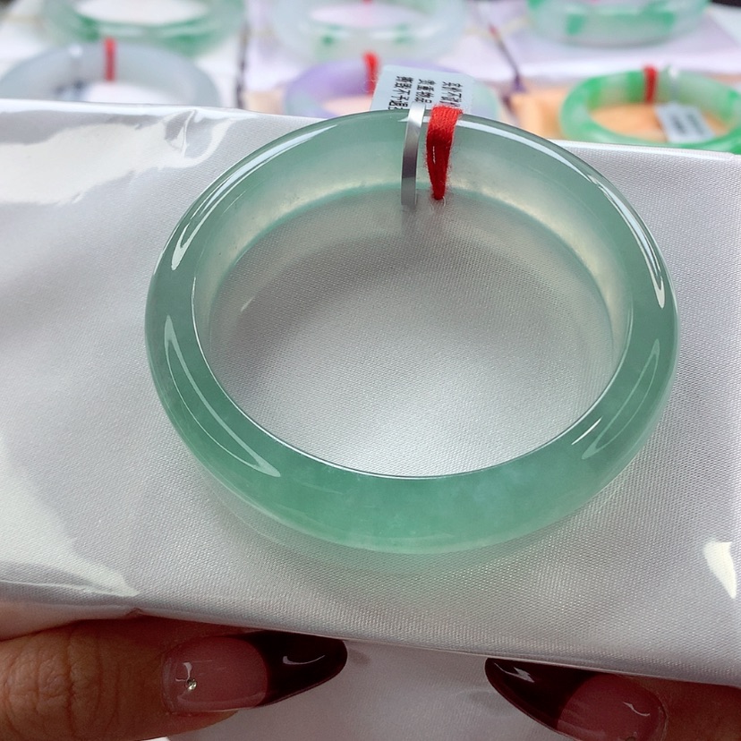 【闪购商品】翡翠手镯（贵妃镯）未镶嵌54贵妃 种水超棒 灵