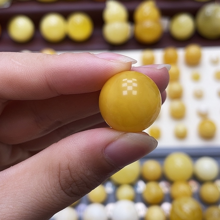 琥珀未镶嵌裸石18mm 瑕 420